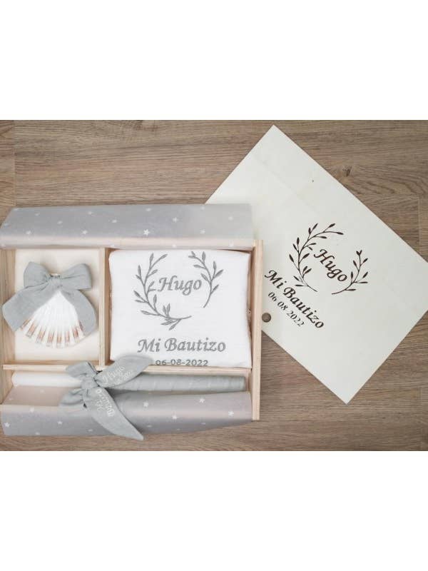 Luksussæt med stearinlys, tørklæde og personliggjort muslingeskal til dåb - Bambula for engroshandel hos Borda y Más Complementos Infantiles, S.L.