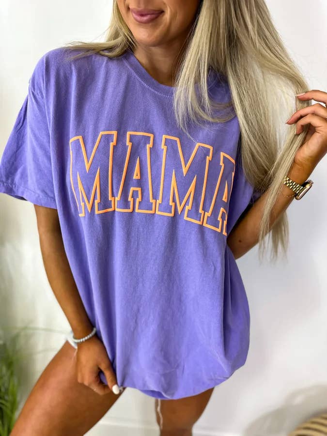 T-shirt graphique Mama Violet pour la vente par birdie