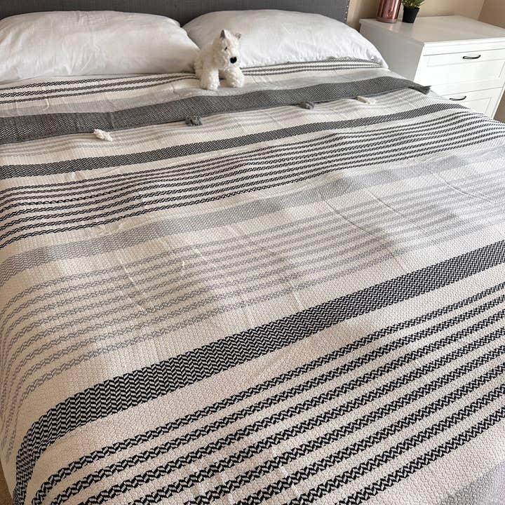 Basic Layers – wholesale Bedding set – COTTON BLACK POM POM BEDSPREAD