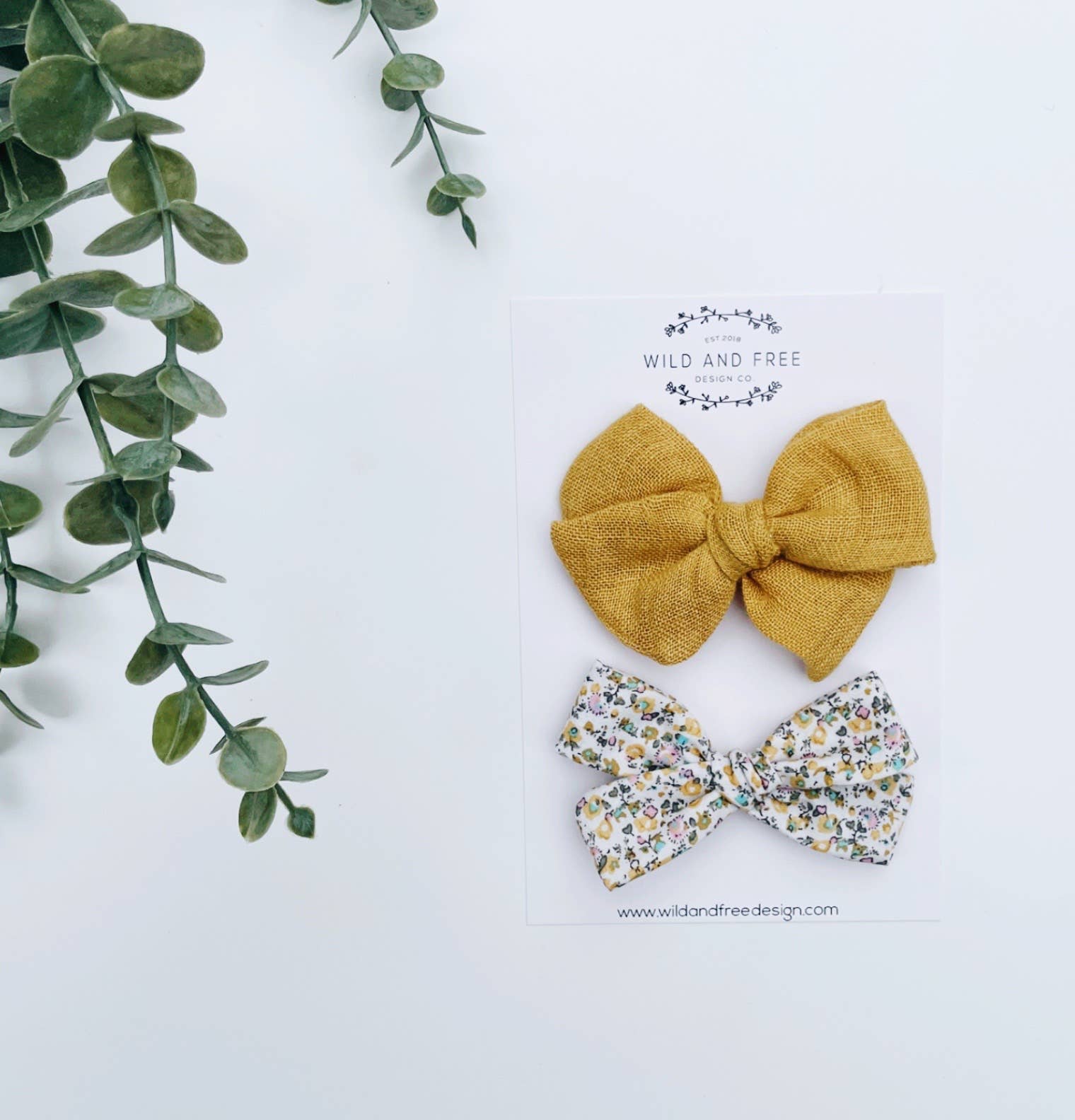 Wild and Free Design Co. – Laço para o cabelo – Criança por atacado – Arco de cabelo de catavento de linho branco pequeno5