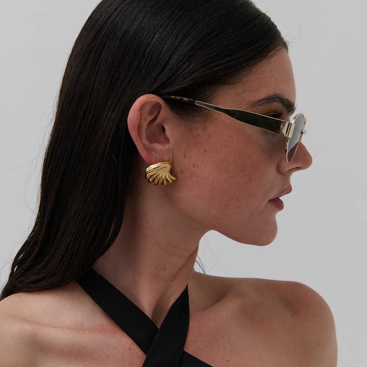Angels Whisper Accessories - Wholesale Sunglasses - Women's - Round Metal Oval Sunglasses in Black