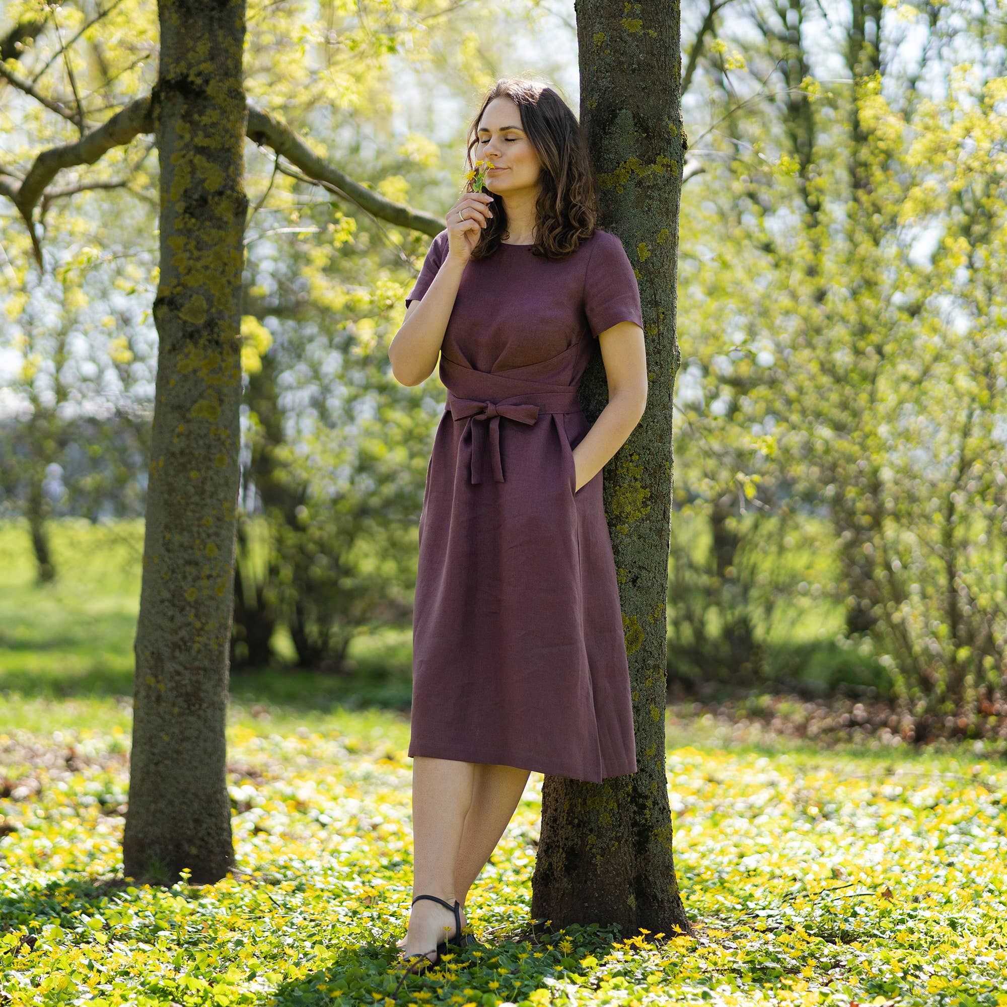 menique - Vente Robe – femme - Robe portefeuille en lin Milly - Manches courtes avec ceinture noeud pour l'été7