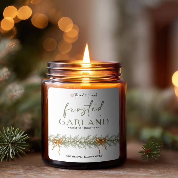 Thread & Crumb - Wholesale Pot/gevulde kaars - "Frosted Garland" Bijenwas + Talk Kaars | Feestdagen Kaars3