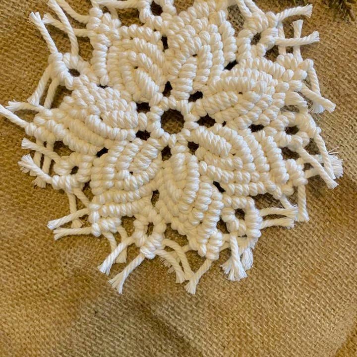 Grå baby blå naturlig hvid Macrame Snefnug/Julepynt/Julepynt for engroshandel på Faire