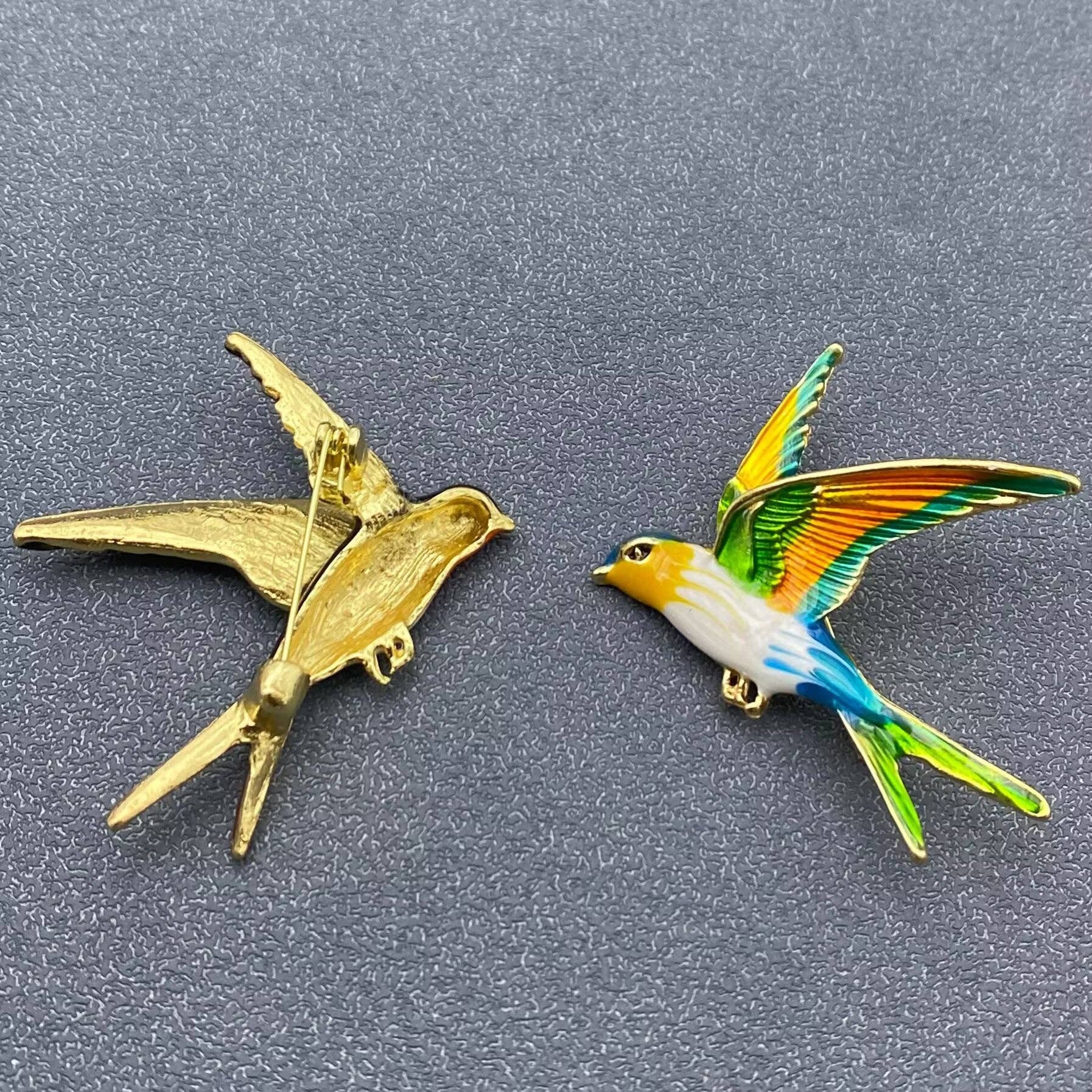 Mio Queena - Vente Broches - Broche hirondelle en émail4