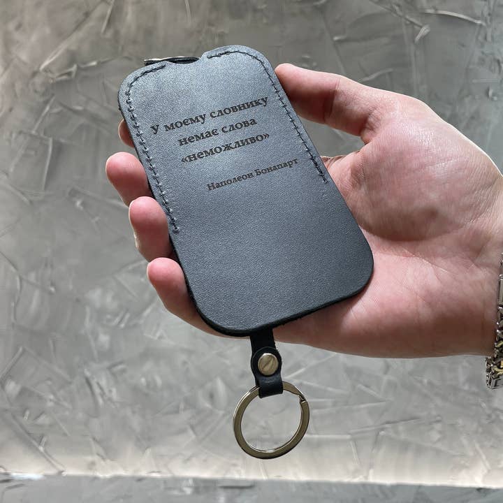 Schlüsselanhänger aus Leder mit Bibelzitat, graviert, inkl. für den Großhandel von Mountains