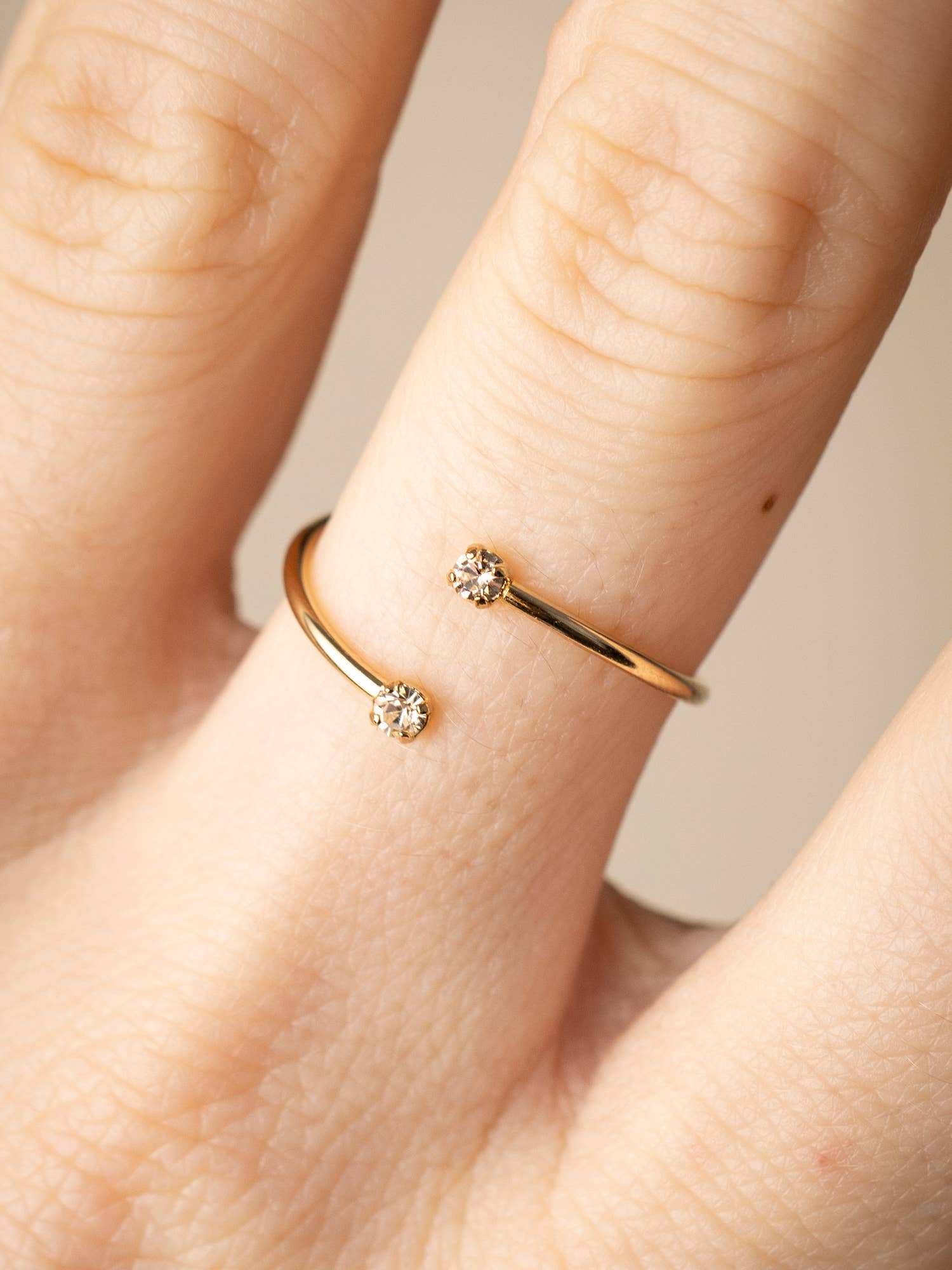 April Please – Großhandel Mehrsteinige Ringe – TOM verstellbarer Ring1