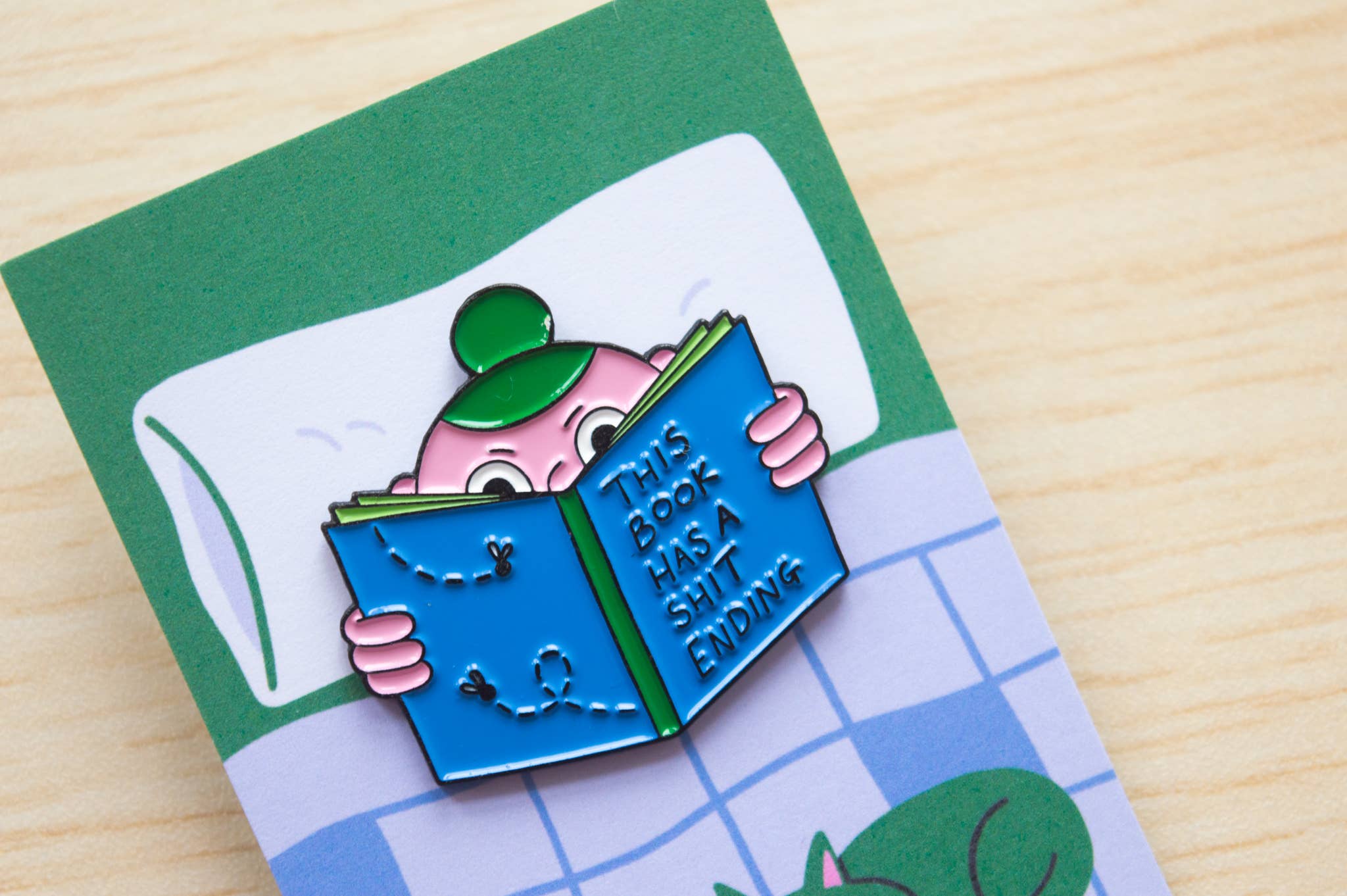 Lauren Morsley - Vendita all'ingrosso Spilla da bavero - Spilla in Smalto "Questo Libro Ha Un Finale di M*rda"5