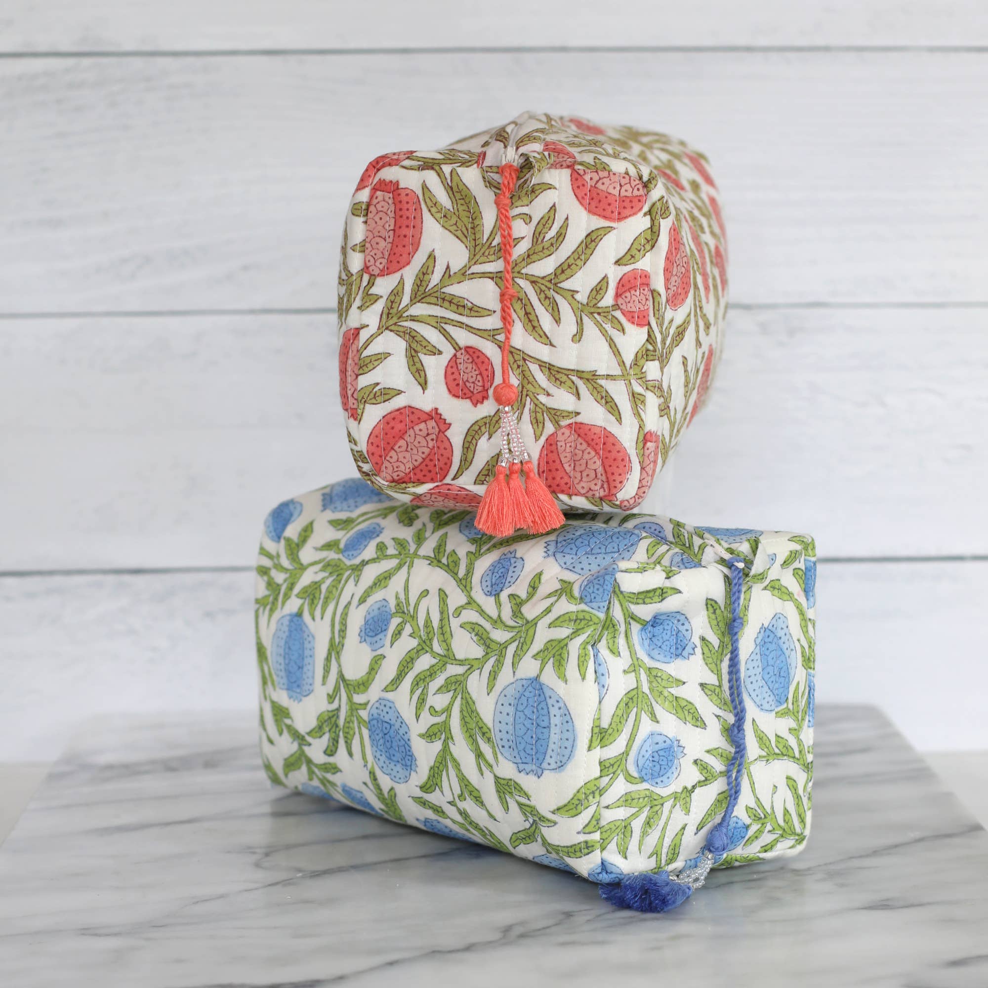 PACIFIC & ROSE TEXTILES - Wholesale Makeup/Cosmetic Bag - Cosmetic Bag Pomegranate Red2