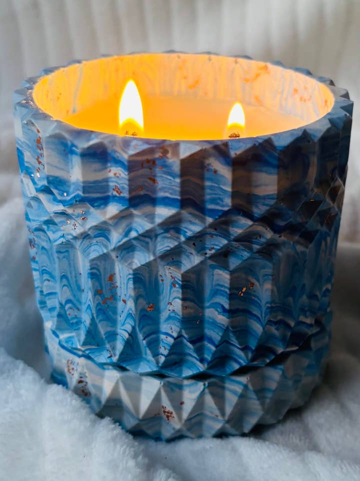 Vela de Soja Artesanal de Luxo em Frasco de Eco-Resina Azul Mármore | Duplo Pavio por atacado de wilkscandlecreations