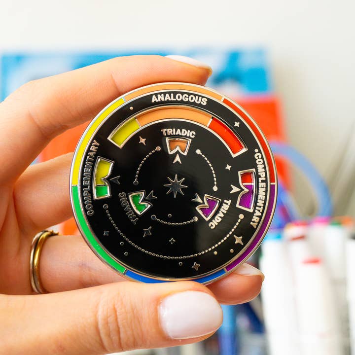 Creative Goodie - Vente Épinglettes/boutons - Théorie de la roue chromatique tournante, épingle en émail dur, Design graphique