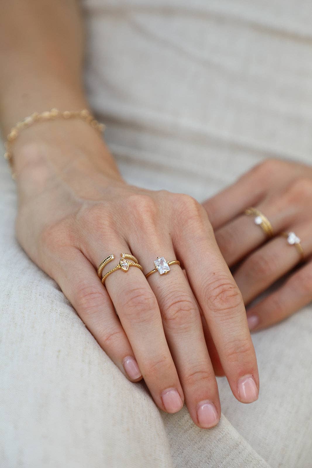 Waekura – Großhandel Einzelstein-/Solitär-Ring – Madeleine Ring mit farbigem Zirkon, 3 Mikron Vergoldung0