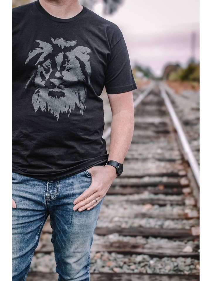 Honey Soul LLC – Großhandel T-Shirt mit Siebdruck – Herren – Löwenkopf Grafik T-Shirt