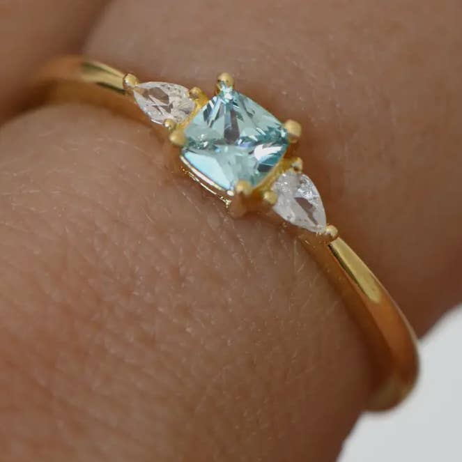 Anneau Murmure Azure pour la vente par Karen Cole Timeless Treasures