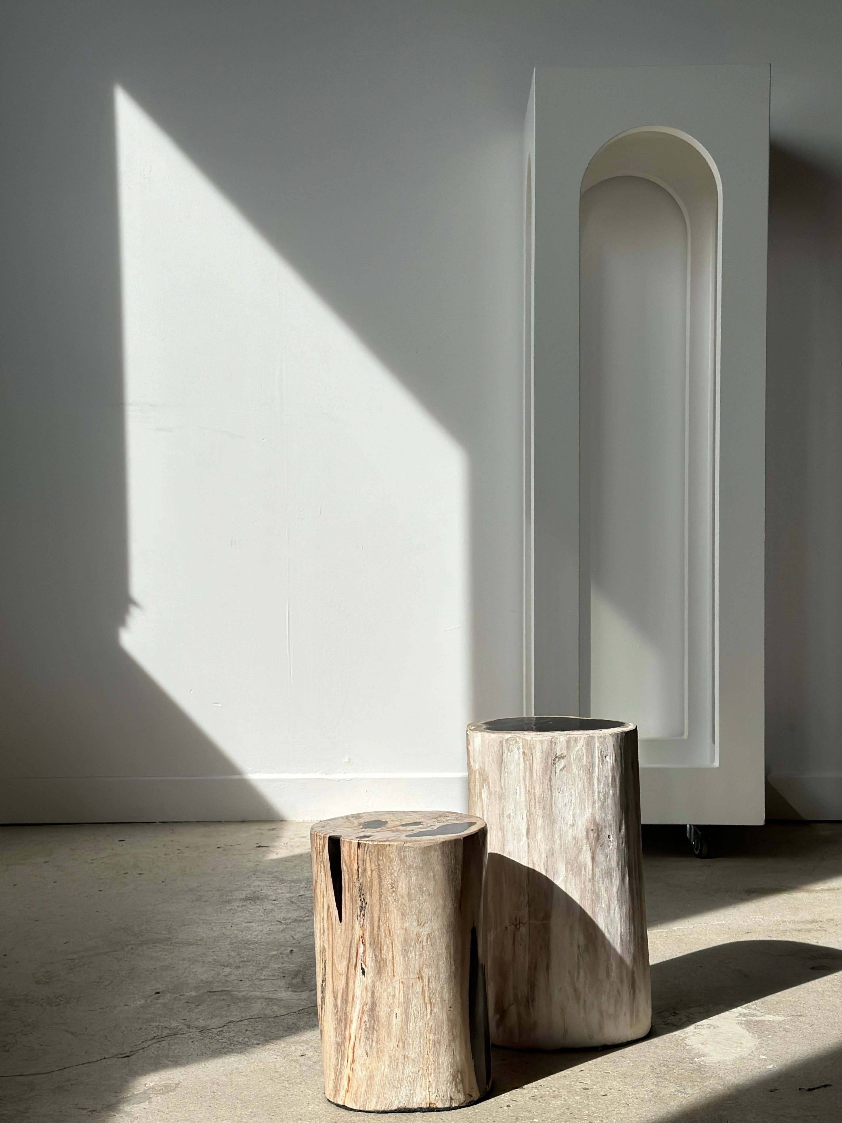 Office Objets - Wholesale Side Table - White petrified wood side table with black spots H:27.5 D:1865