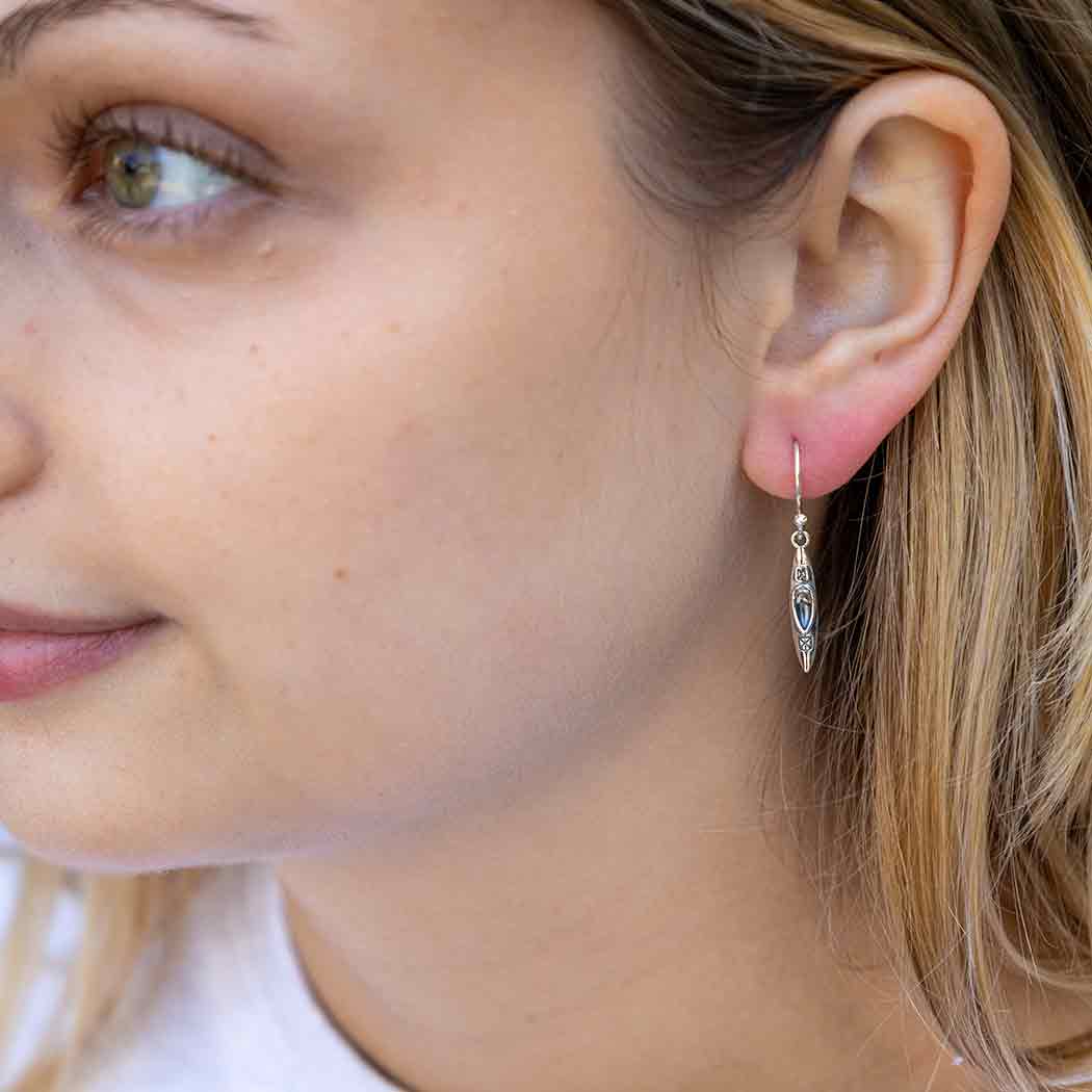 Nina Designs - Vendita all'ingrosso Orecchini pendenti - Orecchini pendenti a forma di kayak in argento Sterling, 31 x 4 mm1