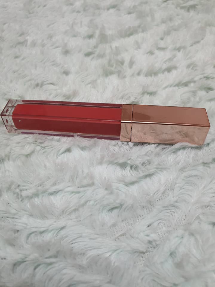 Rossetto liquido opaco per la vendita all'ingrosso da parte di Chabinehairstore