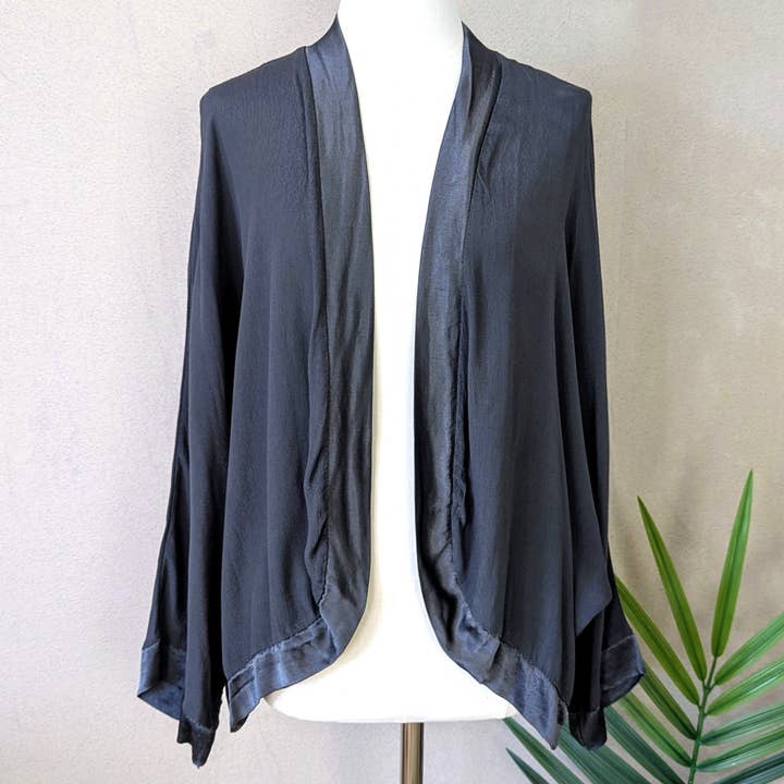 Tempest Designs – Engroshandel Kimono - Dame – Klassisk almindelig kort kimono med satinkant (M)3