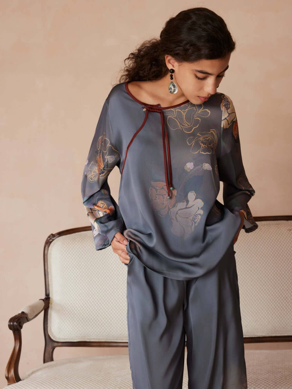 Gris Ensemble de Pyjama Vintage Asiatique à Motif Floral de Pivoine 2 Pièces en vente sur Faire0