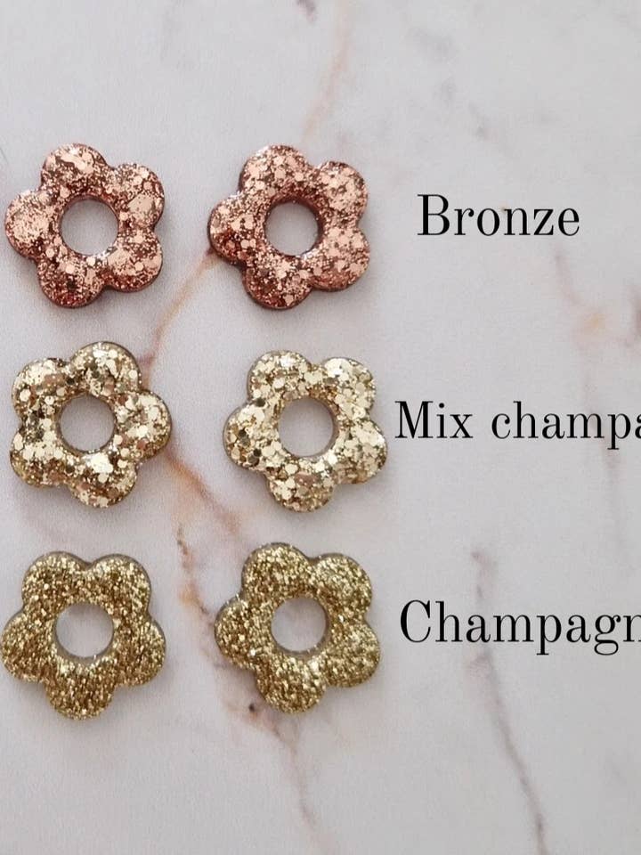 Boucles d'oreilles Flower (couleur au choix) pour la vente par Les Noeuds de Maman