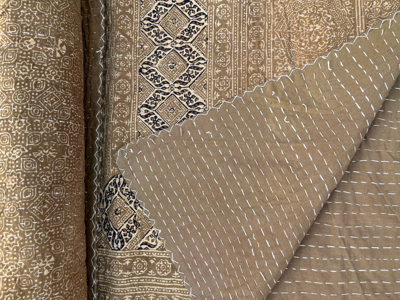 Bhawana Handicrafts - Vente Courtepointe - Couette Kantha en coton indien 100 % biologique - Plaid et dessus de lit artisanal6