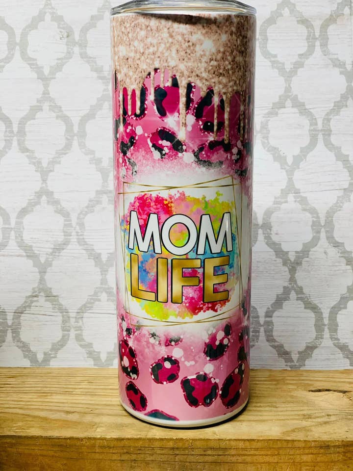 Pink Leopard Mom Life 20 oz mager rustfrit stål tumbler for engroshandel hos Indigo Sky Mercantile
