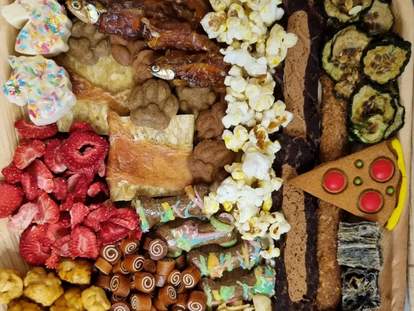 DOGraze - Wholesale Pet Treats - Dog - Barkuterie board10