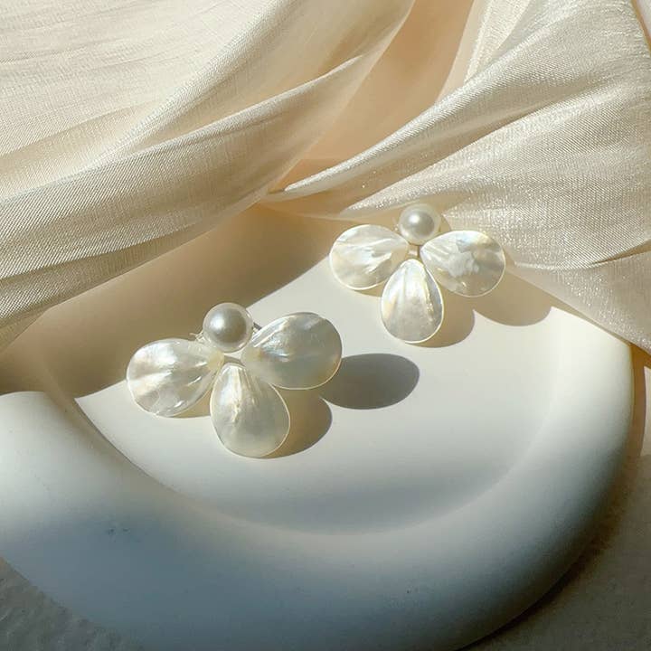 White SIMPLE CLOVER URBAN COOL EARRINGS_CWAJE1709 for wholesale on Faire