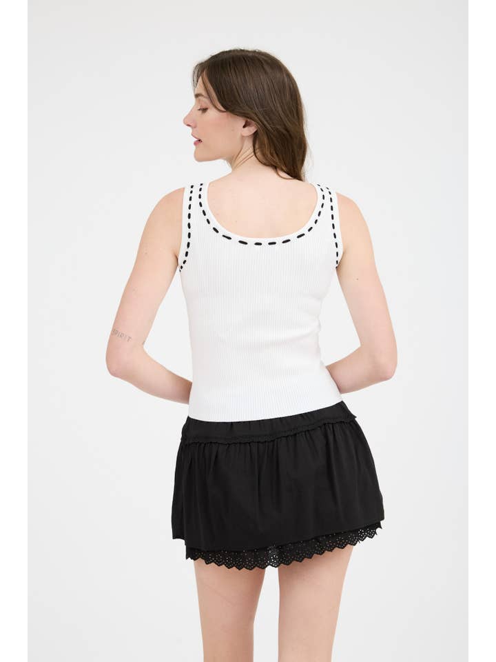 The Workshop Studio – Engroshandel Strikket top - Dame – SCOOP-UDSKÆRING FORAN BIND SWEATER STRIKKET TANKTOP6