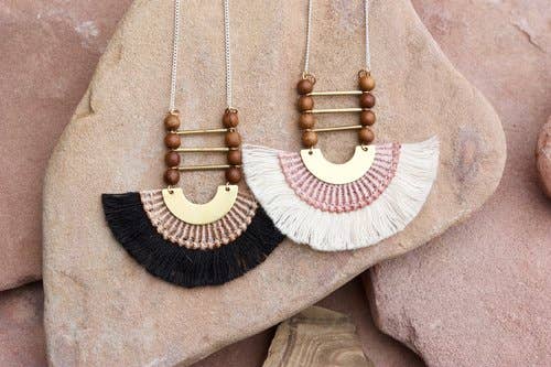 This Ilk – Großhandel Kette mit Anhänger/Charm – Nubische Wüstenkette in Holzperlen6