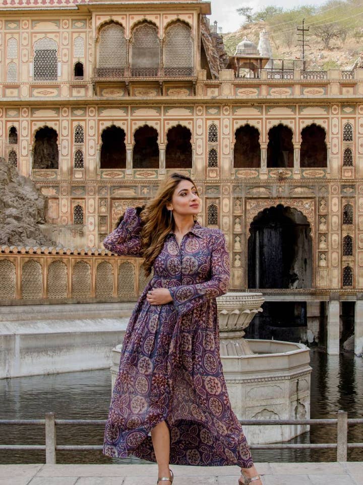 Robe chemise Raga | Robe en georgette imprimée à la main pour la vente par Origin Pink