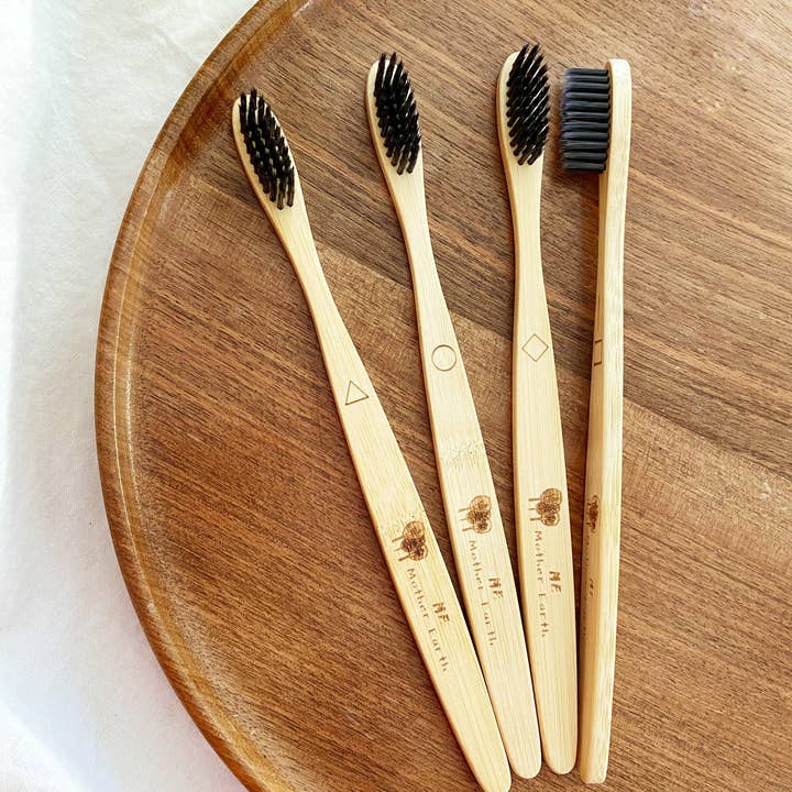 Me Mother Earth – Engroshandel Tandbørste – Bambus-tandbørste med aktivt kul | Komposterbar og zero waste6