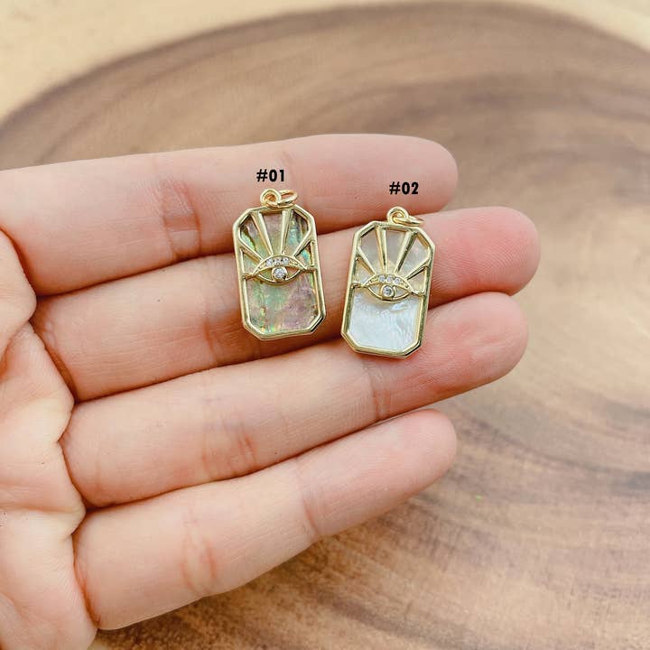 Vergoldeter Evil Eye Charm aus Abalone-Perlen-Edelstein CP1694 für den Großhandel von Beads Creation