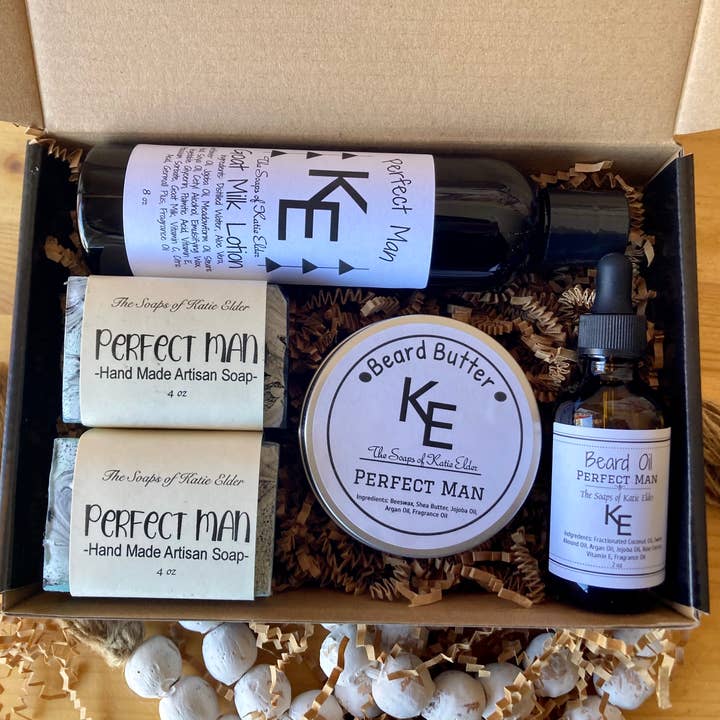 Coffret cadeau Perfect Man pour homme, savon, lotion, huile à barbe pour la vente par The Soaps of Katie Elder