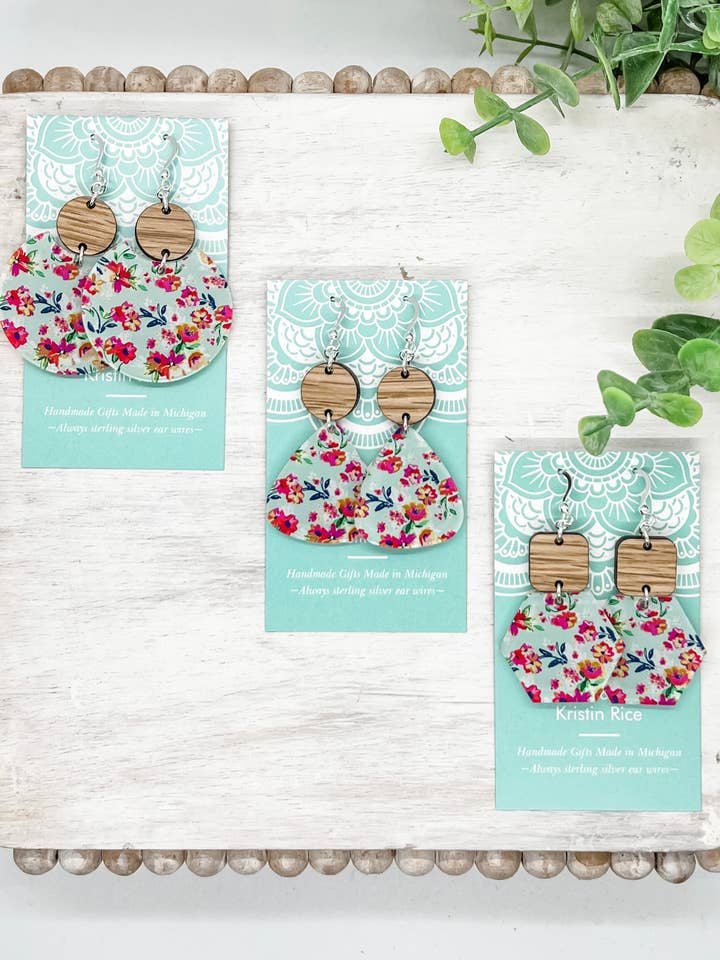 Handgemachte Vintage Floral Acryl Ohrringe für den Großhandel von Fleece & Fancy