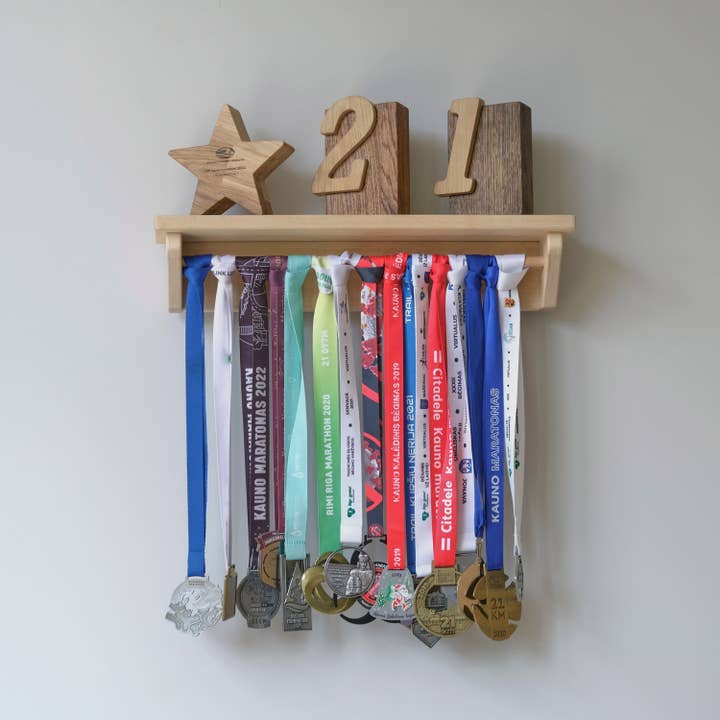 Woodinout – wholesale Vägghylla – Trähylla för medaljhållare, upphängningsdisplay2