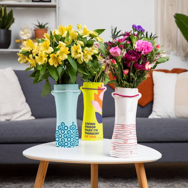 GOGO Flower - Wholesale Vase - LOVE Flower Pouch/Vase (with water and flower food)