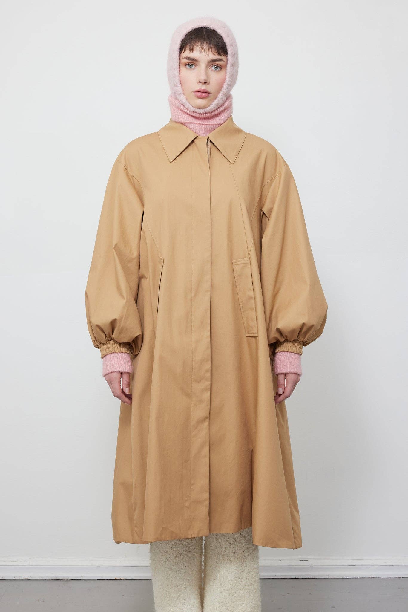 Sand Flekkpetrell mac coat for wholesale on Faire4