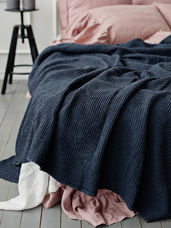 Linen waffle blanket in various colors for wholesale by MagicLinen (We handle U.S. import procedures for you)