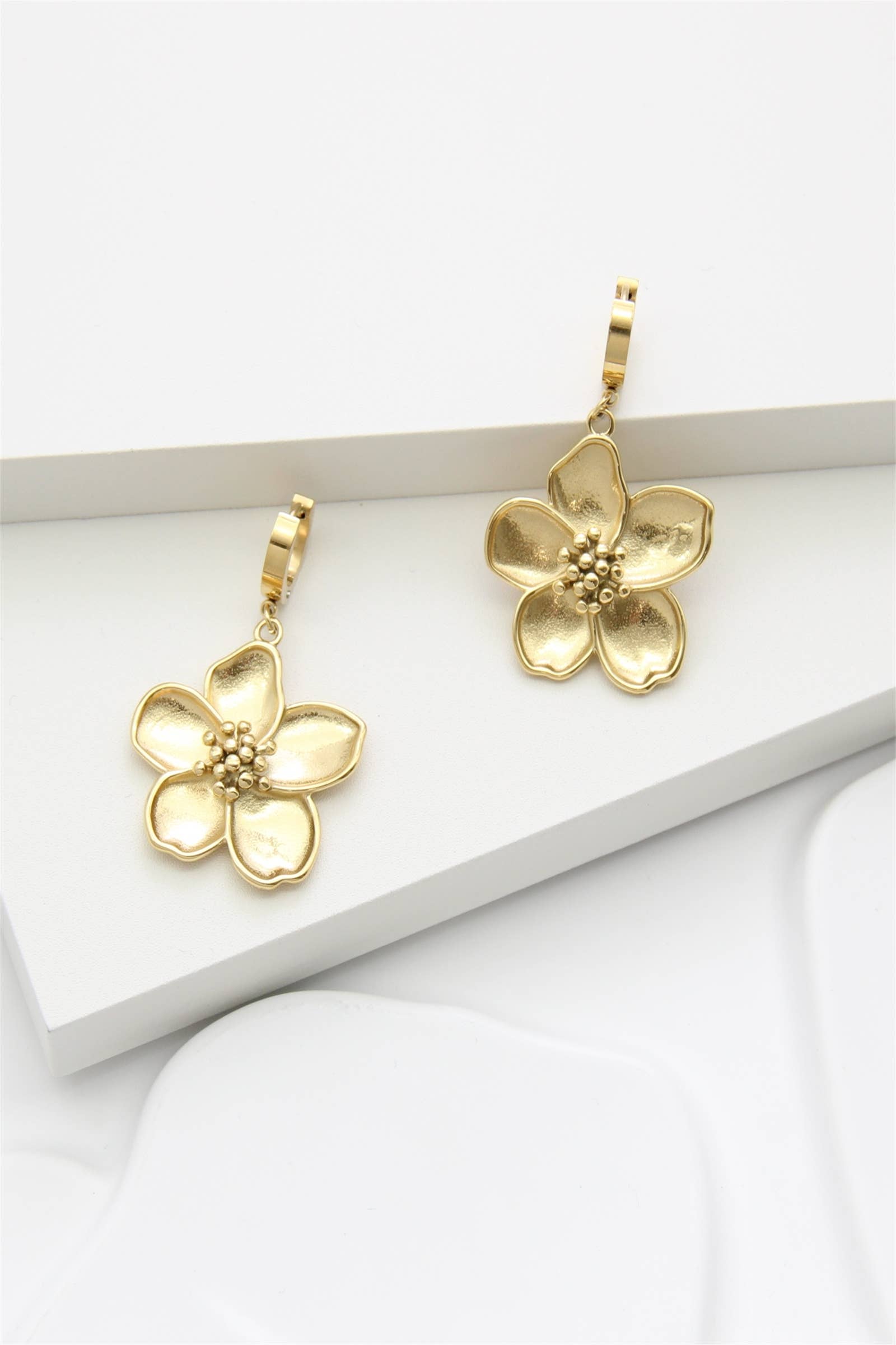 BELLISSIMA BIJOUX - Wholesale Dangle Earrings - Gold Stainless Steel Flower Earrings