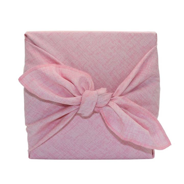 Furoshiki - Rose pâle avec imprimés monochromes pour la vente par Next Chance