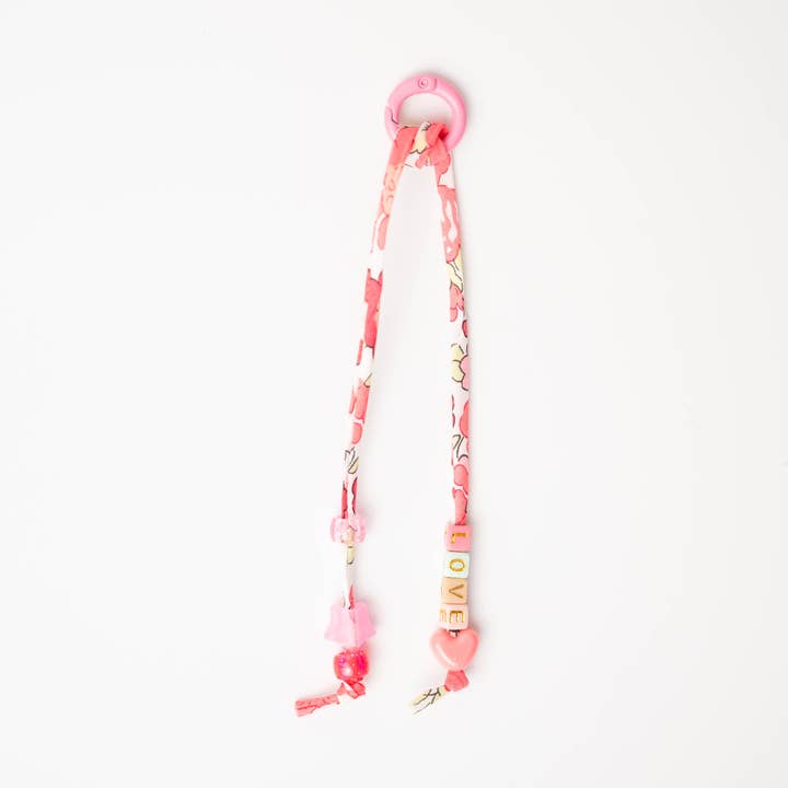 Gri-Gri cabas Liberty tagada LOVE et de jolies perles pour la vente par Le Petit Lien de Paris