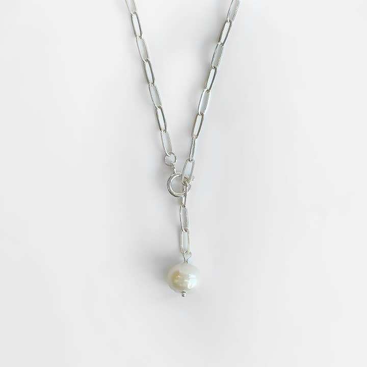 Collier à superposition simple en argent sterling avec perle pour la vente par Katherine Rose Collections