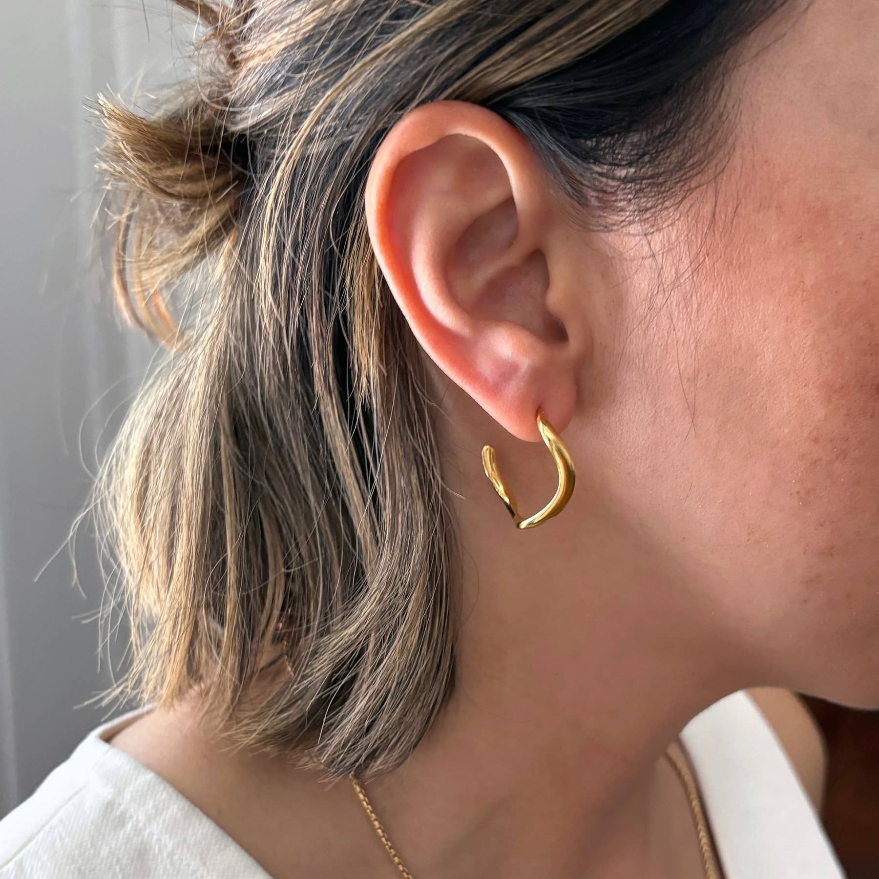 Love Lori Michelle Jewelry - Wholesale Hoop Earrings - Ribbon Wave Hoop Earrings1