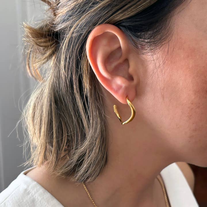 Love Lori Michelle Jewelry - Wholesale Hoop Earrings - Ribbon Wave Hoop Earrings1