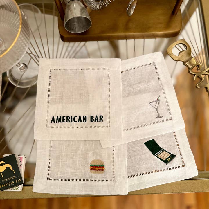 Winston & Waverly – Engroshandel Middags- og stofserviet – Amerikansk Bar Broderede Cocktailservietter Sæt med 4