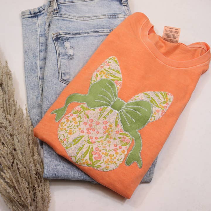 Lapin de Pâques en melon avec nœud, manches courtes T pour la vente par Shop Southern Belle