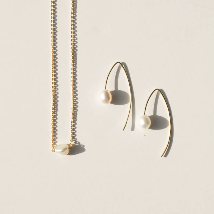 Rover & Kin - Wholesale Dangle Earrings - Pearl Threader Earrings3