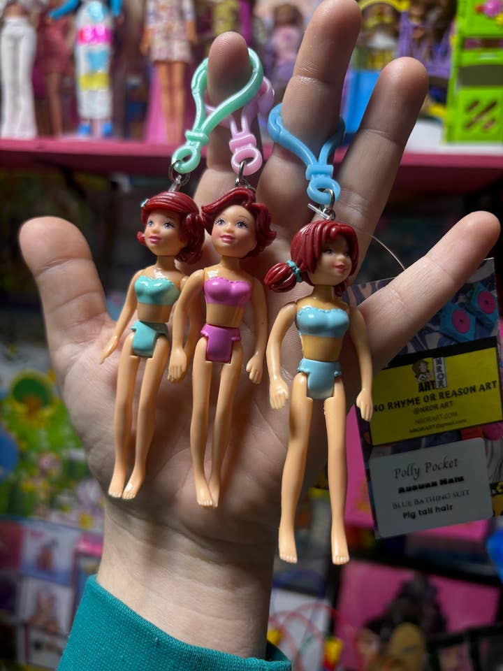 Porta-chaves com Clip Polly Pocket - Vintage Y2K - Cabelo Ruivo por atacado de NO RHYME OR REASON ART