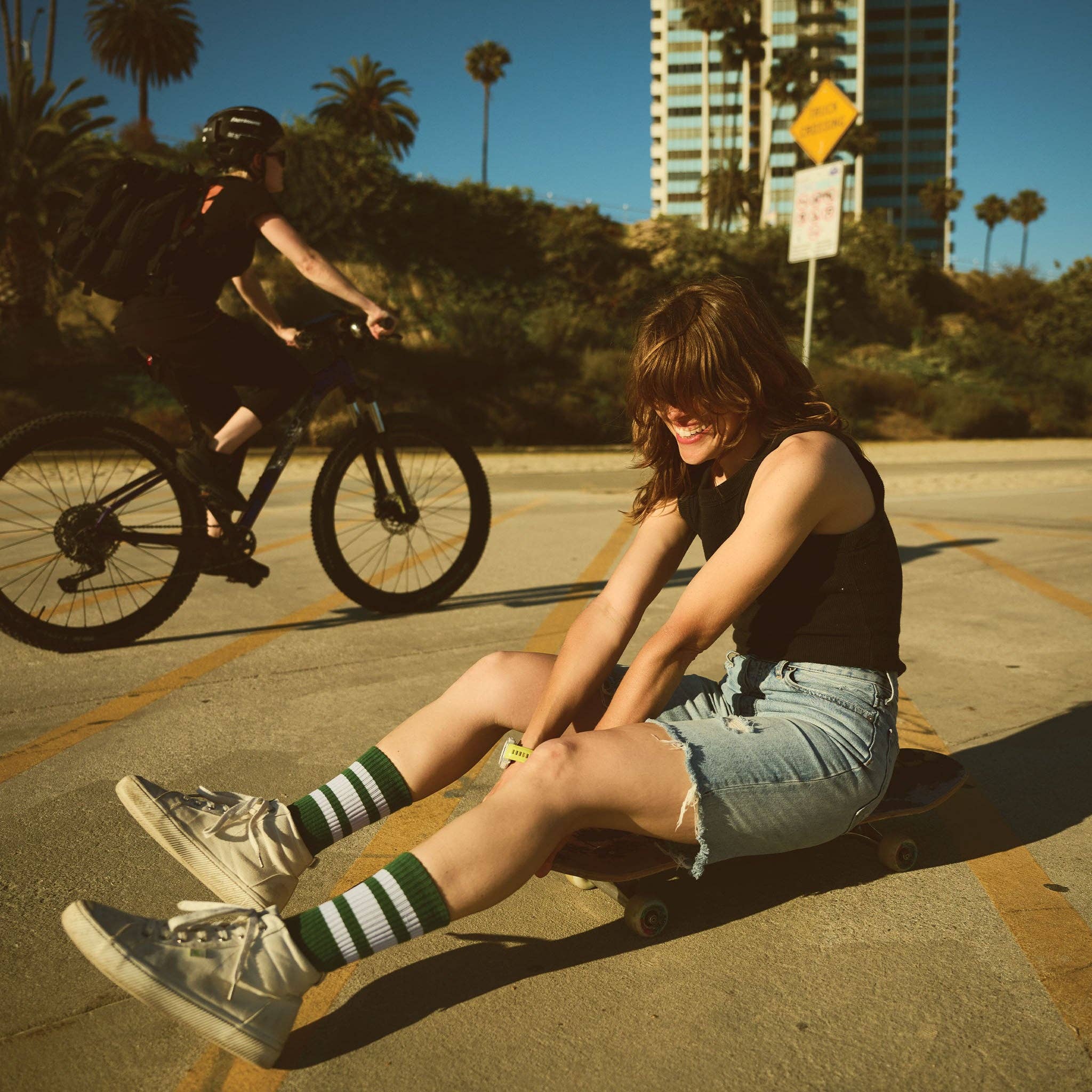 Bosque Verde Calcetines de rayas blancas | Verde bosque de venta al por mayor en Faire5